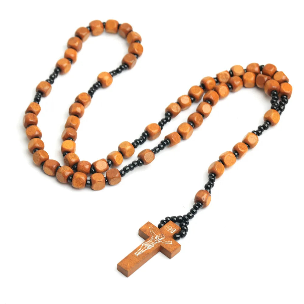 Terço de Madeira Quadrado com Crucifixo